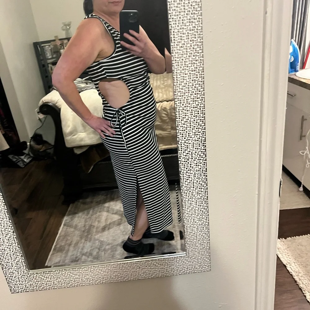 Black and White Striped Dress - Picture 2 of 4